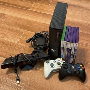 XBOX 360 S w Kinect, 6 games & 2 Controllers